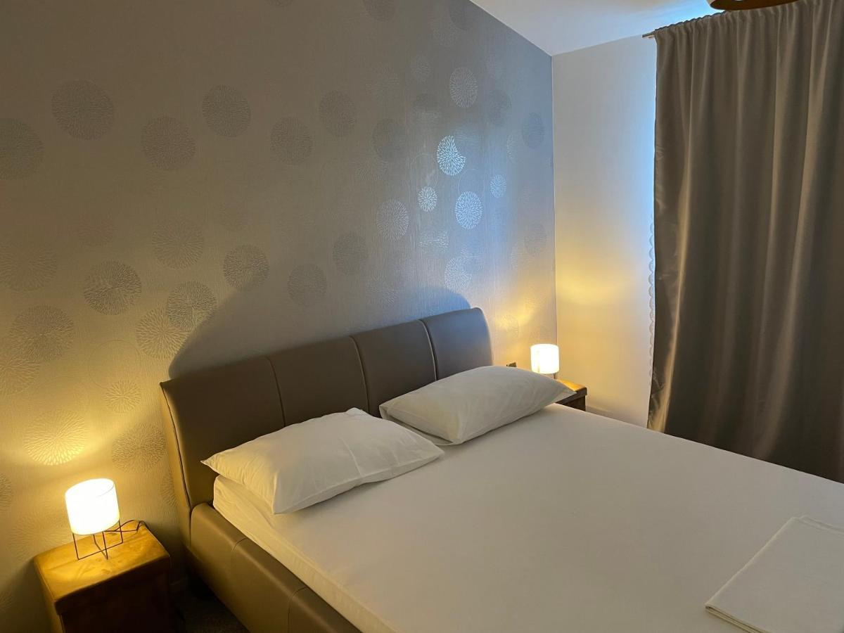 Apartmani Bm Biograd Na Moru Buitenkant foto