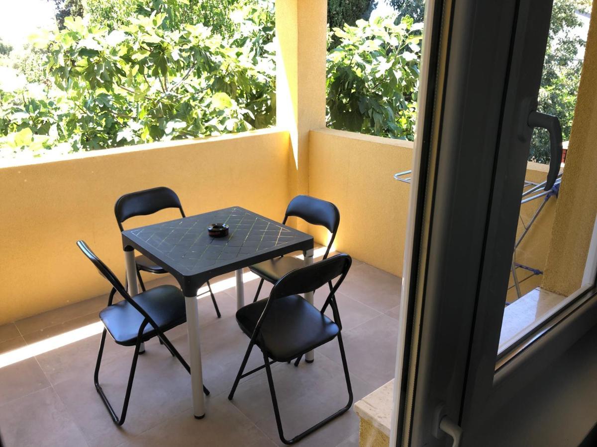 Apartmani Bm Biograd Na Moru Buitenkant foto