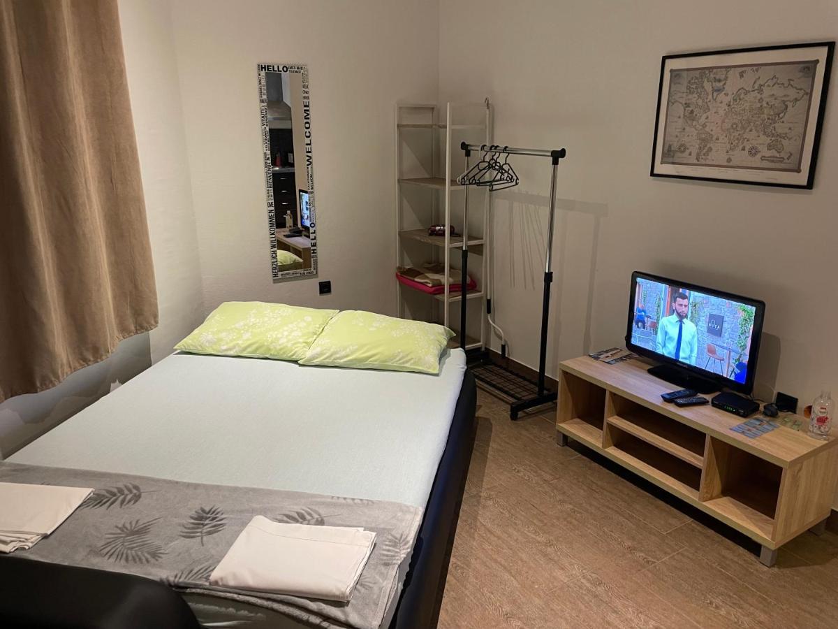 Apartmani Bm Biograd Na Moru Buitenkant foto