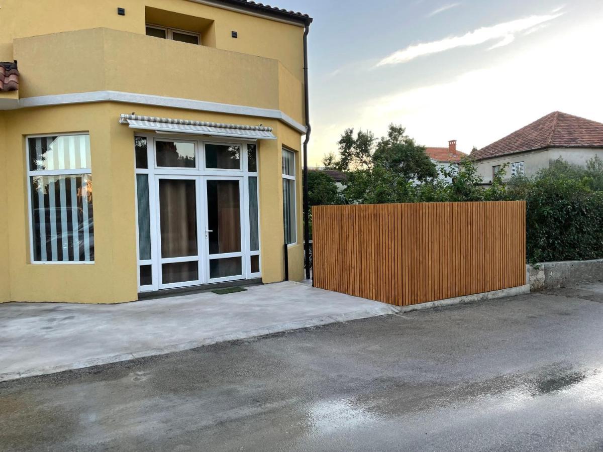 Apartmani Bm Biograd Na Moru Buitenkant foto